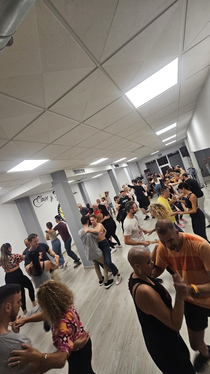 Zona de Salsa Latina - Escuela
