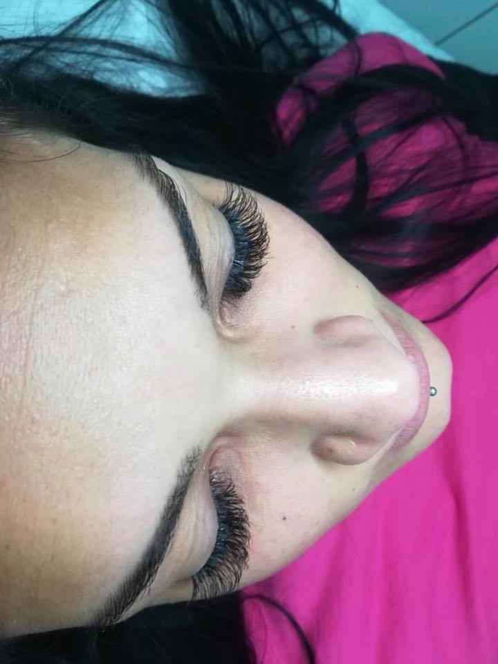 Extensiones de pestañas con volumen hasta 10D y hasta 100 pelos por ojo